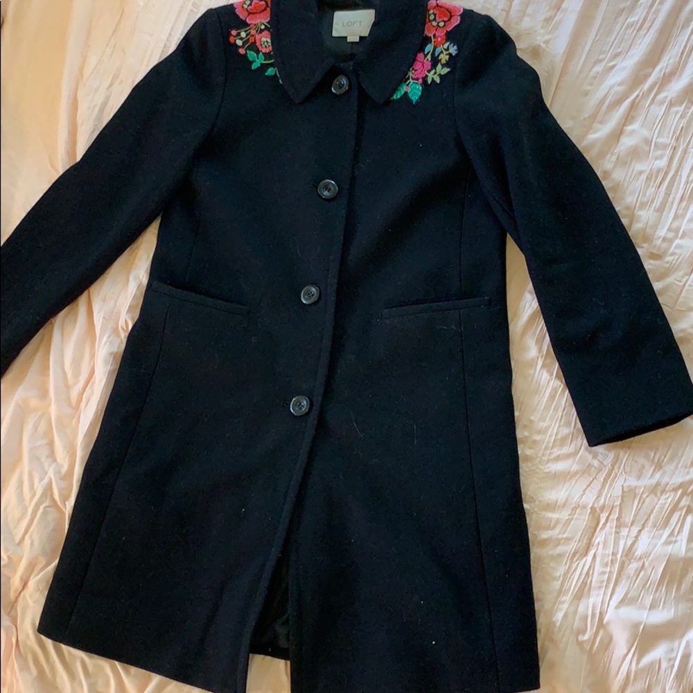 Loft Floral-Shoulder Black Coat